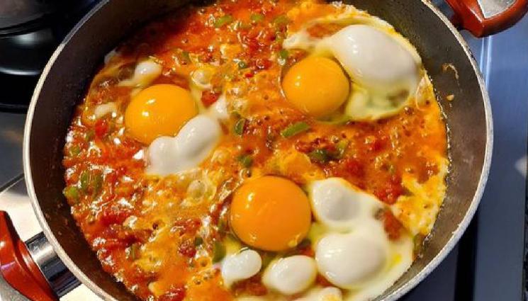 рецепти - КЛАСИКА: Апетитен и бърз турски менемен - гозбата ще ви накара да си оближете пръстите! (ВИДЕО)