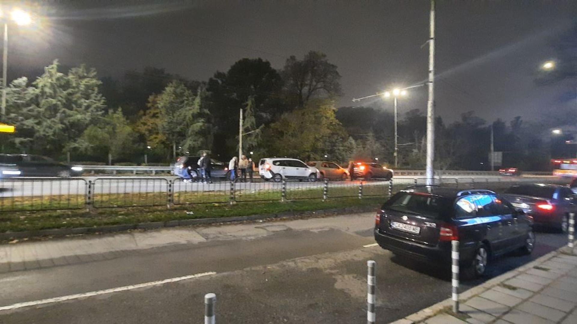 Катастрофа затруднява движението по бул Цариградско шосе в София в