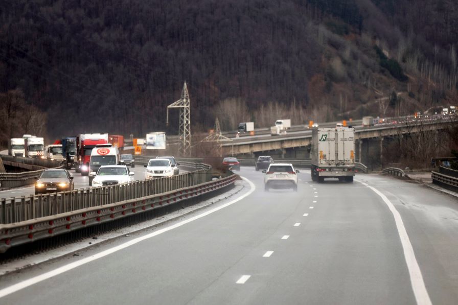 Важна информация за пътуващите! Променят движението по АМ „Хемус“