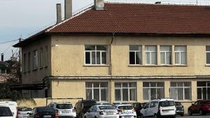 намушкано дете училище