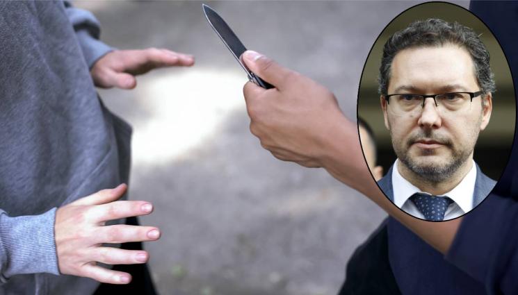 d - Митов: Какво правят дечурлига с хладни оръжия в училище и мола?