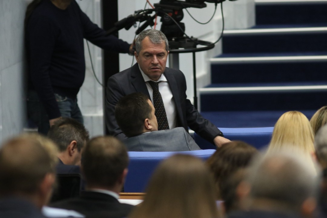 <p>Народното събрание се върнa към нормалния си ритъм на работа. След седмица на блокаж заради липсата на кворум и невъзможност да се проведе заседание, депутатите се събраха в пленарната зала. В началото се регистрираха 167 народи представители.</p>