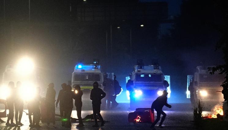 дъблин - БУНТ В ДЪБЛИН: Антиимигрантски протест прерасна в огнен хаос!