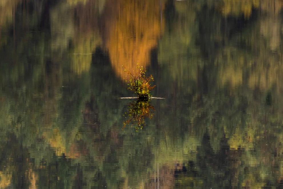 През следващото денонощие облачността над страната ще е разкъсана, предимно