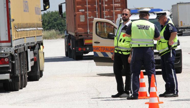 ДАИ - Заради рекет на фирми и корупция: Биха шута на 10 служители на ДАИ