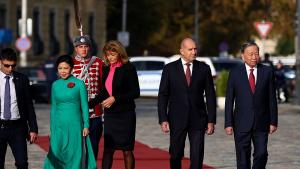 Президентът Румен Радев и съпругата му Десислава Радева посрещнаха Генералния