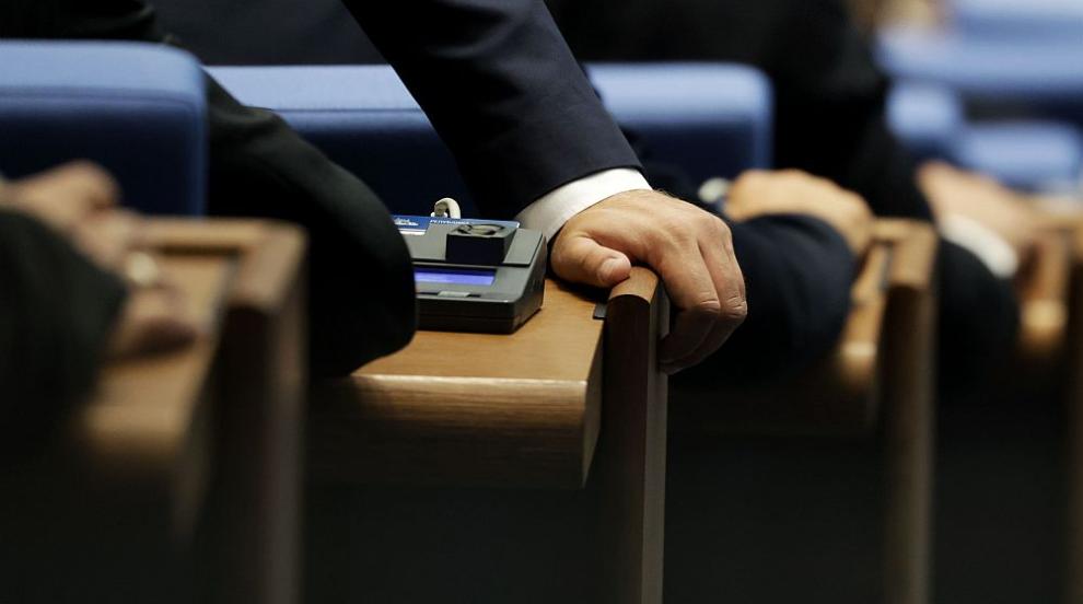 Парламентът отхвърли ветото върху промените, свързани с особения управител в „Лукойл“