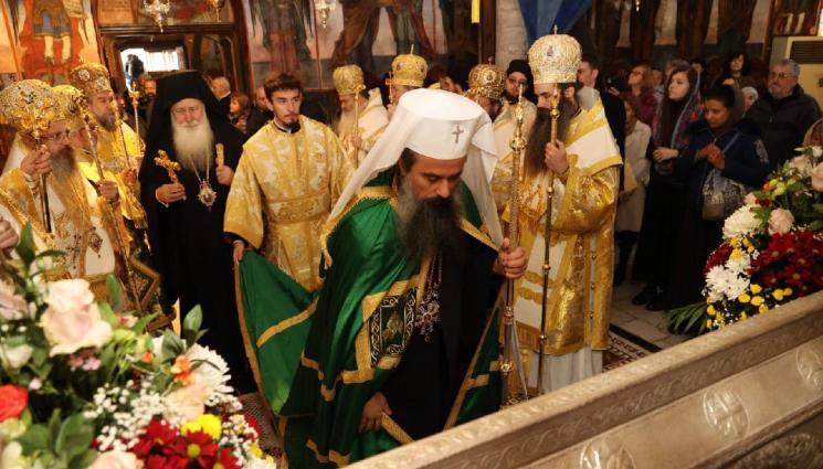 д - Мощите на свети Евтимий Търновски събраха Синода
