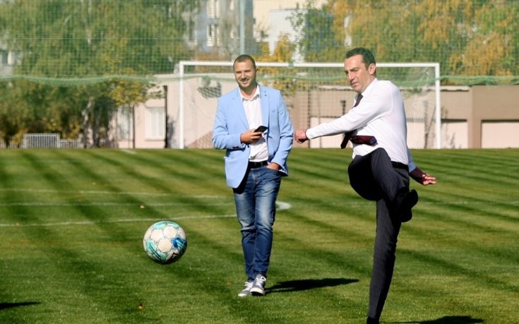 Министър Иван Пешев откри обновения футболен терен в НСА