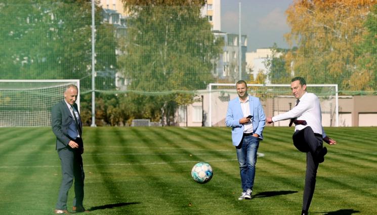 Иван Пешев - Иван Пешев откри обновения футболен терен в НСА