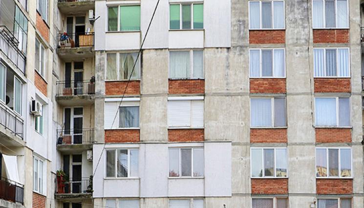 блок - Бивш военен под домашен арест от жена си!