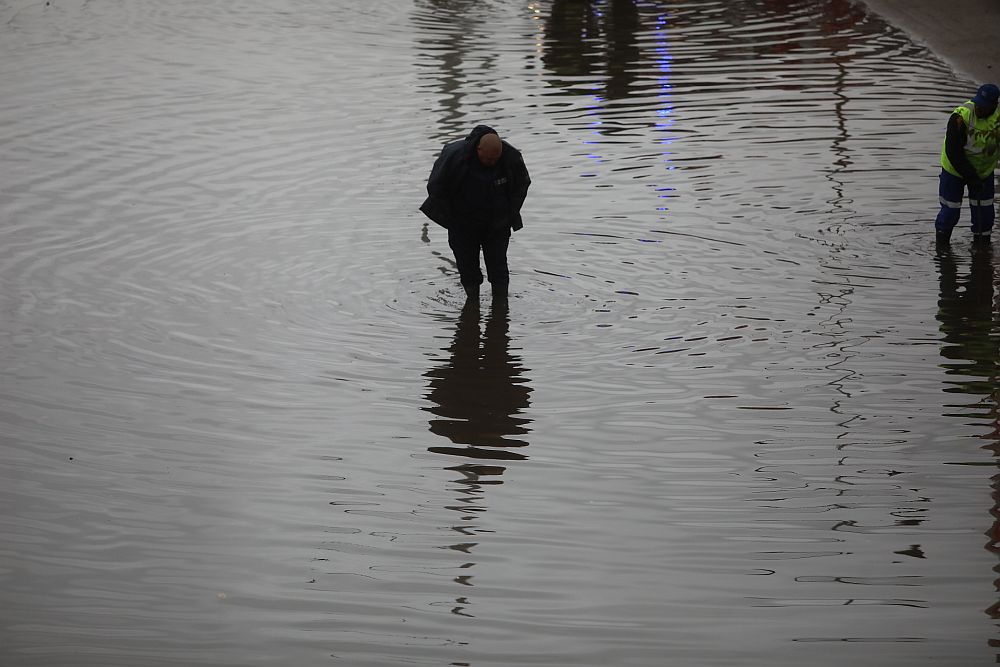 След 24 часа дъжд: София се събуди с наводнения и задръствания