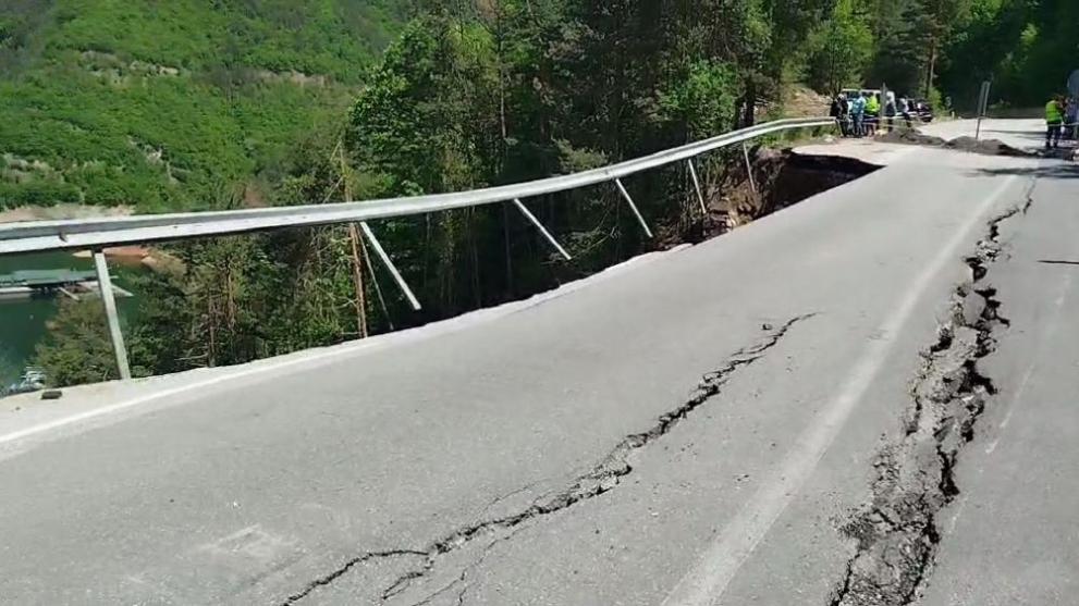 Затварят напълно за движение отсечката Кричим - Девин, която е