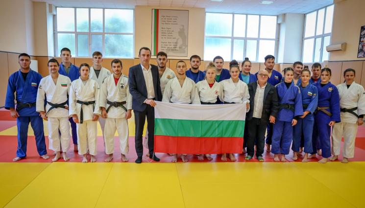 Министър Пешев - Министър Пешев пожела успех на българските джудисти преди Европейското първенство до 23 години