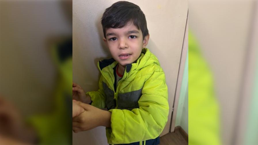 8-годишното дете, намерено само в Добрич, е предадено на майка му