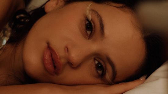 Rosalía си партнира с Björk и Yves Tumor за епичния си нов сингъл „Berghain“.