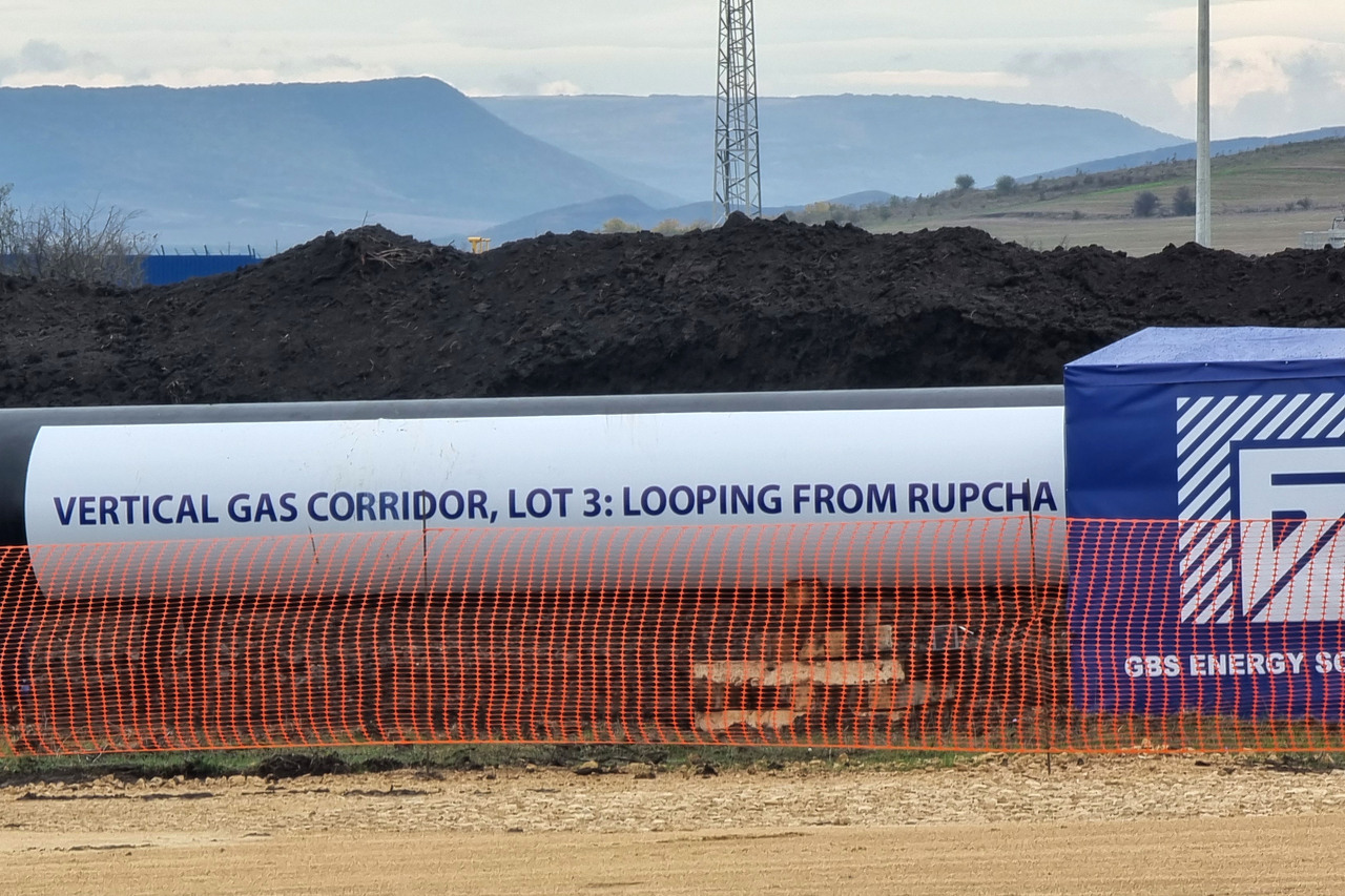 <p>Европейският комисар по енергетика Дан Йоргенсен и министърът на енергетиката Жечо Станков инспектират напредъка по изграждане на лот 3 &bdquo;Рупча-Ветрино&ldquo; на Вертикалния газов коридор.</p>