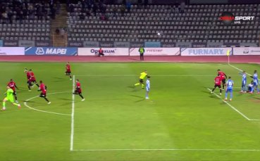 Каталин Иту спаси Локо Пловдив в последните секунди