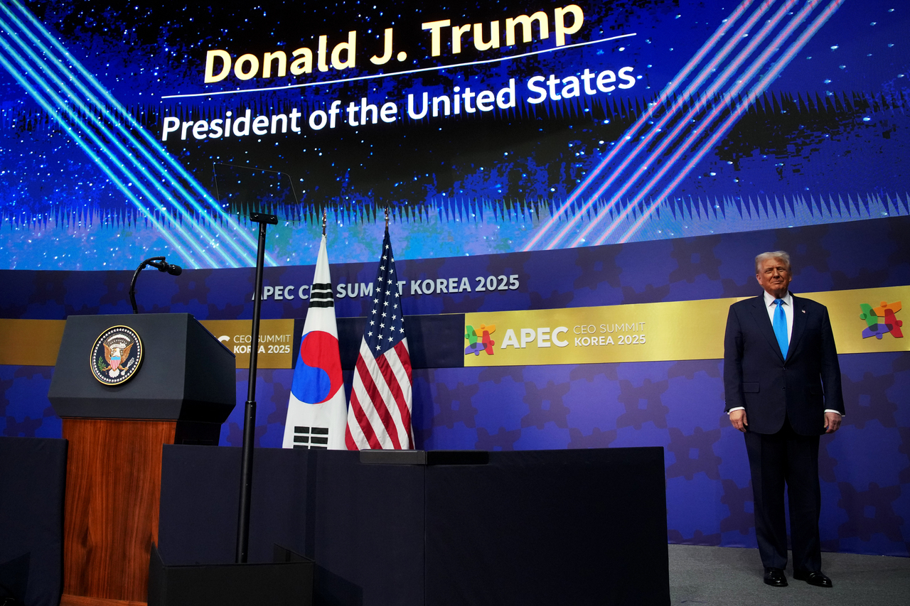 <p>Доналд Тръмп на посещение в Южна Корея.</p>