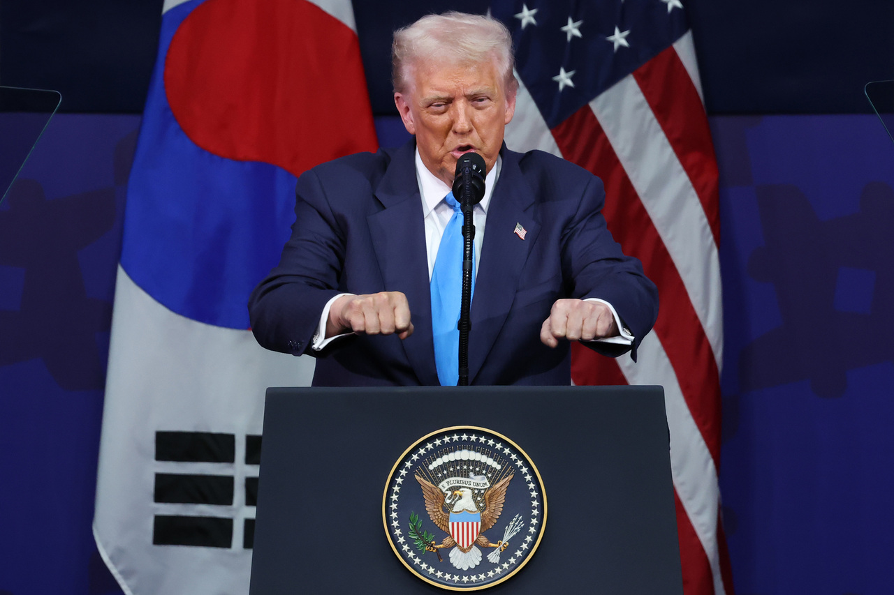 <p>Доналд Тръмп на посещение в Южна Корея.</p>