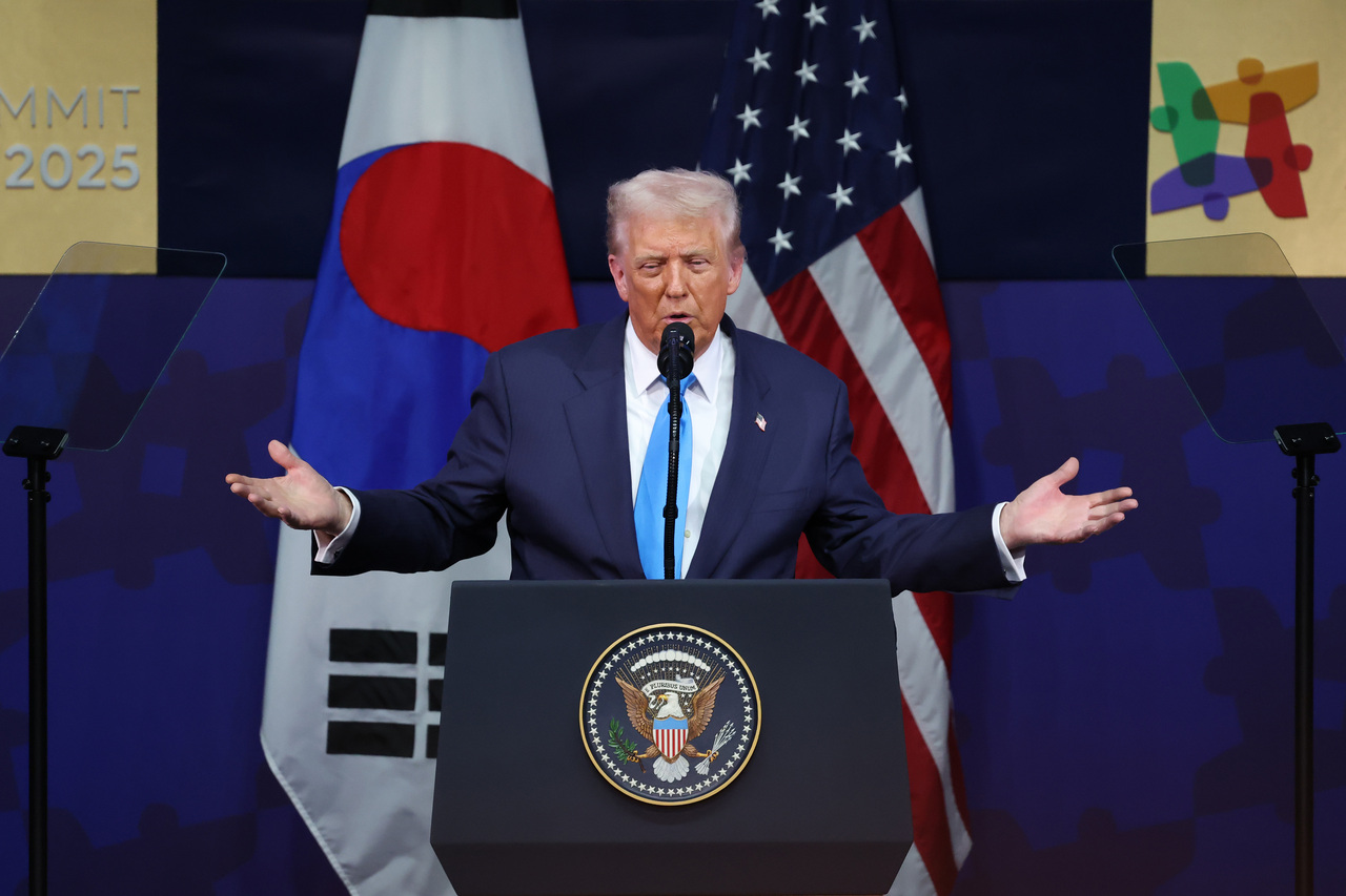 <p>Доналд Тръмп на посещение в Южна Корея.</p>