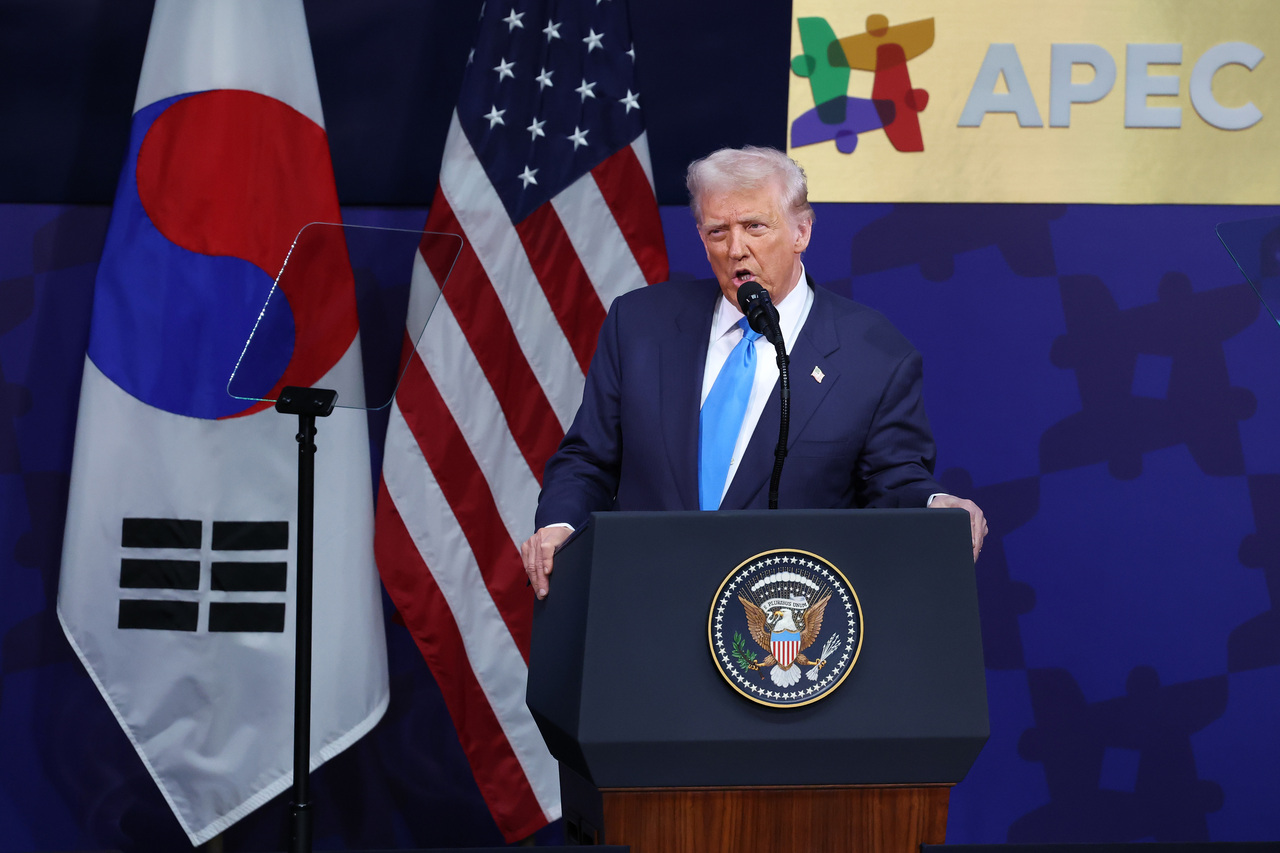 <p>Доналд Тръмп на посещение в Южна Корея.</p>