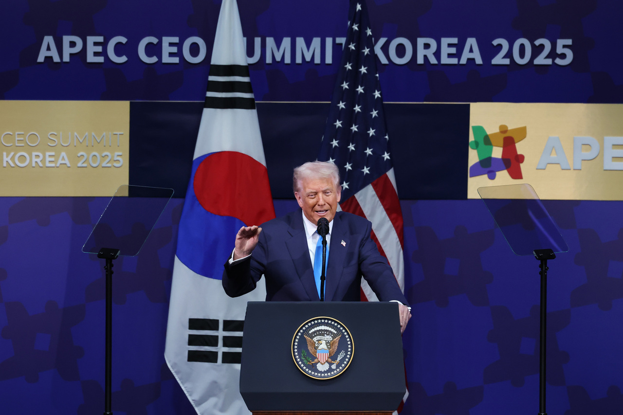 <p>Доналд Тръмп на посещение в Южна Корея.</p>