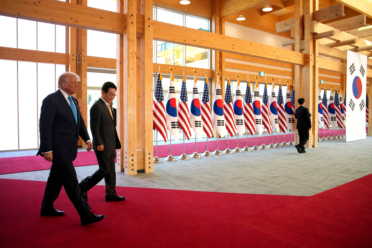 <p>Доналд Тръмп на посещение в Южна Корея.</p>