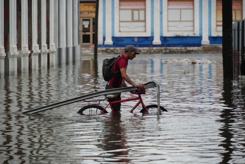 Мощният ураган Мелиса удари Ямайка