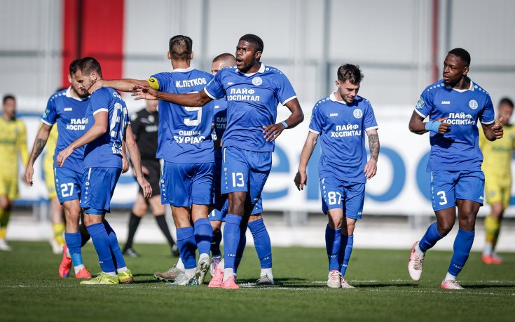 Черноморец Бургас обяви раздяла с трима