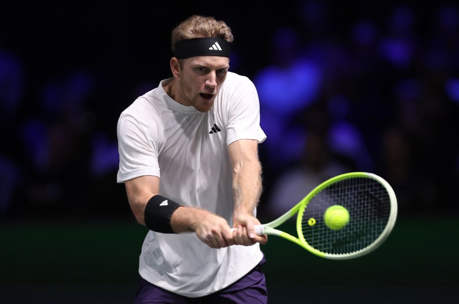 Алехандро Давидович Фокина Александър Зверев1