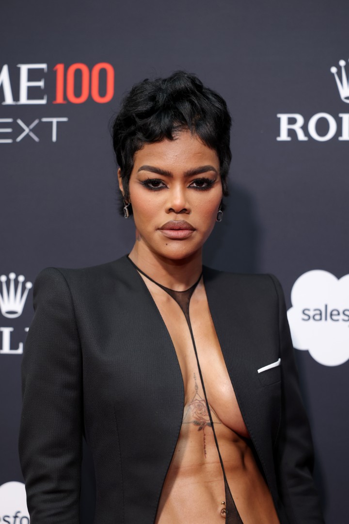 <p>Певицата Тейяна Тейлър зашемети публиката с прозрачна рокля на Tom Ford по време на гала вечерта Time100 Next в Ню Йорк.</p>