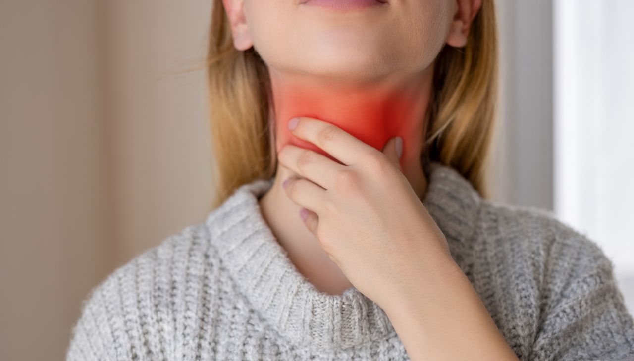 От чипса до кафето: Как любимите ви навици превръщат леката настинка в кошмар за гърлото