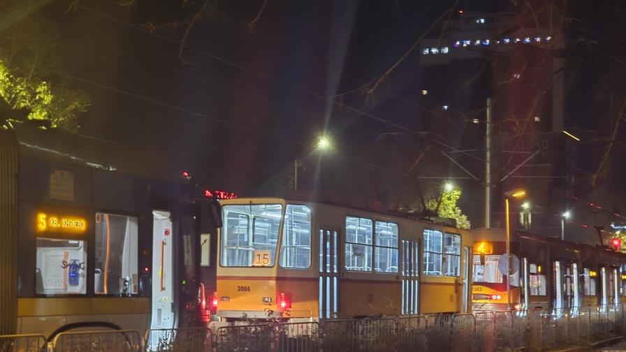 Катастрофа до „Пирогов“ блокира трамвайните релси