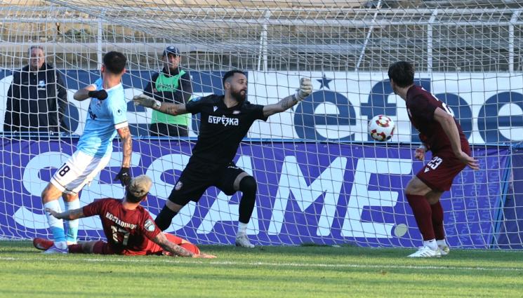 Фратрия - Фратрия тресна Вихрен у дома