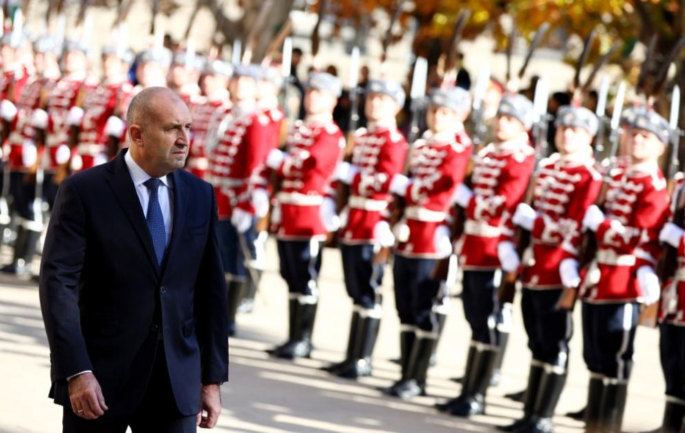 Церемония по издигане на националния флаг