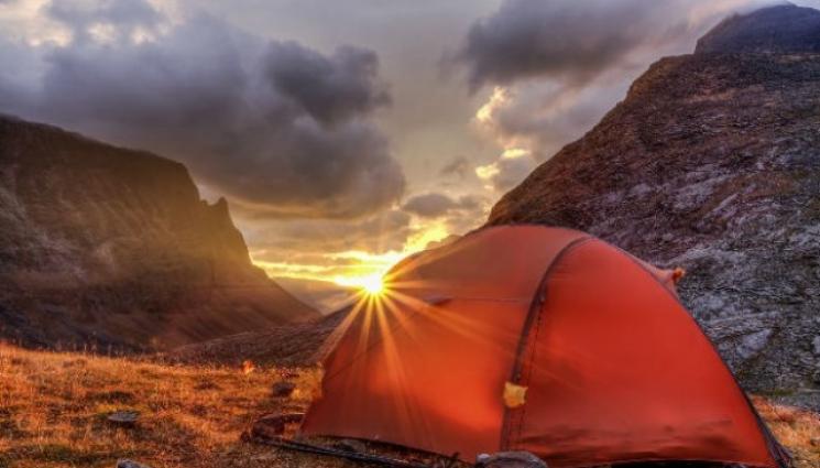палатка - НА ВРЪХ ХЕЛОУИН: Намериха жив, обявен за мъртъв!