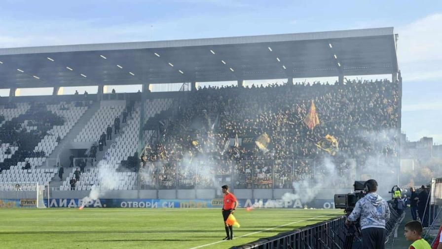 Удар с бутилка прекрати дербито в Пловдив