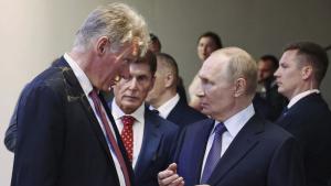 Дмитрий Песков и Владимир Путин