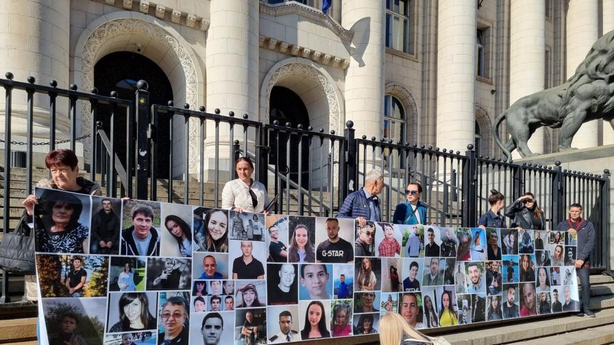 Протест в София: Граждани искат край на войната по пътищата