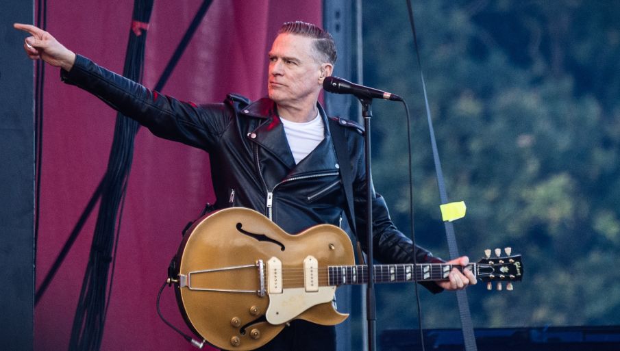 Jim Carrey и Bryan Adams ще участват в церемонията на Залата на славата на рокендрола