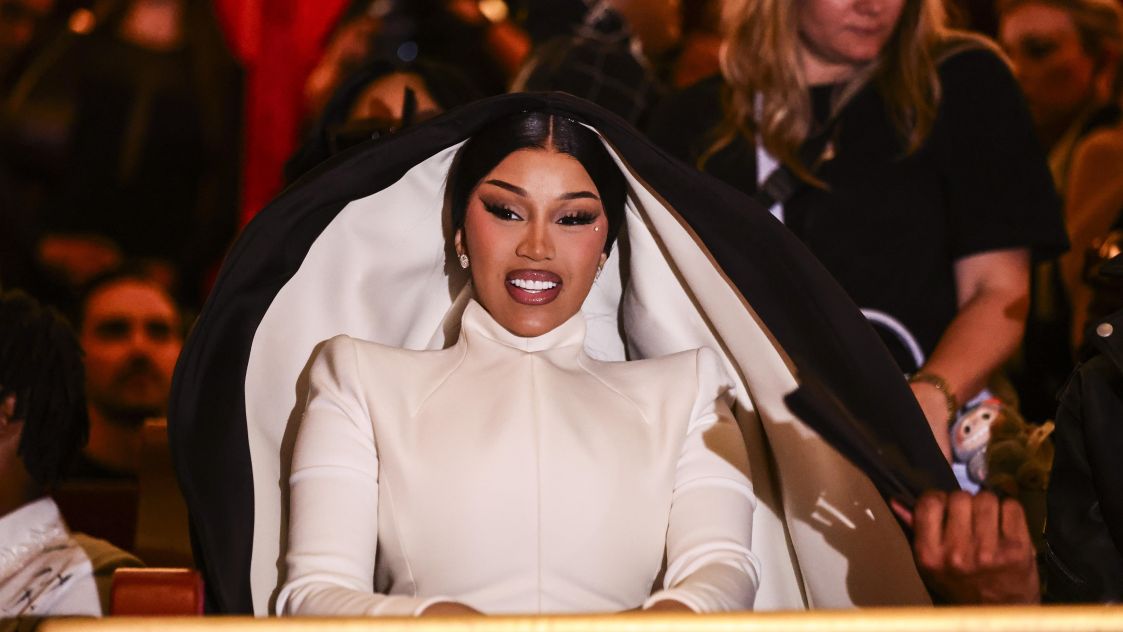 Cardi B призна, че не си е мила косата от 3 месеца