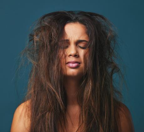 С настъпването на студените месеци косата често започва да живее