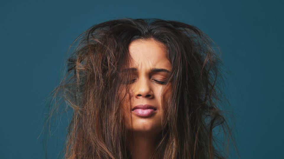 Как да се справим с наелектризираната коса през студените месеци