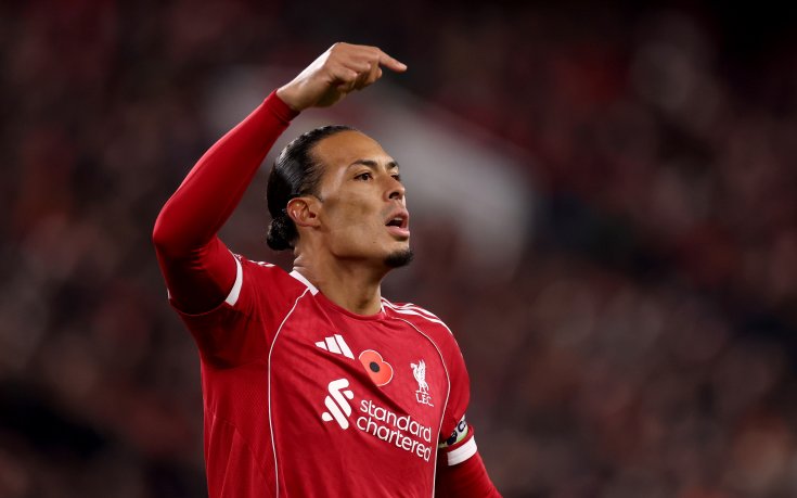 Ван Дайк скочи на Рууни и защити Арне Слот