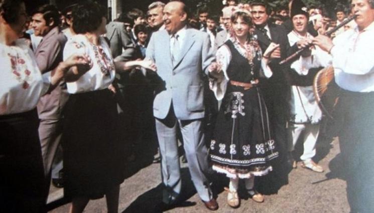 живков - Инжектират на Тато  хормони от тестиси на бик!