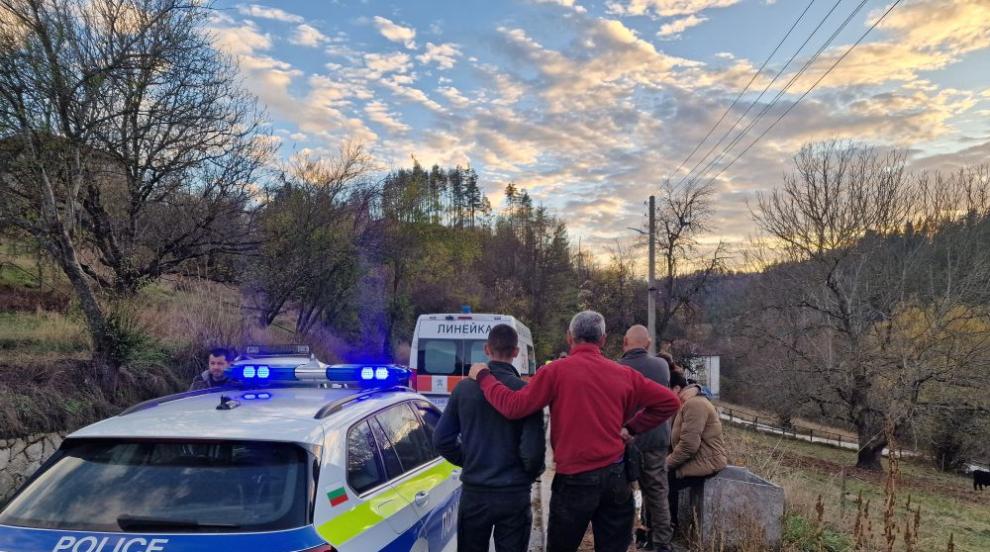 Камион с дърва се вряза в каменна ограда, шофьорът загина на място