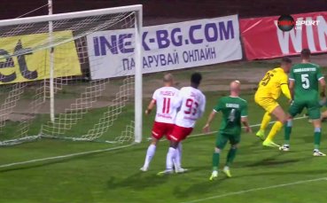 Димитър Евтимов и гредата попречиха на ЦСКА 1948 да поведе във Враца