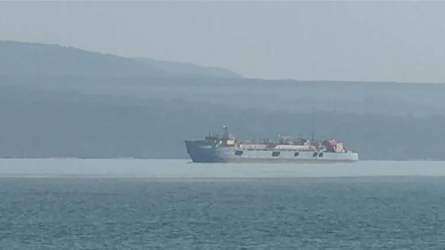 Задържаха кораба-фантом с двама украински моряци, появил се край Бургас