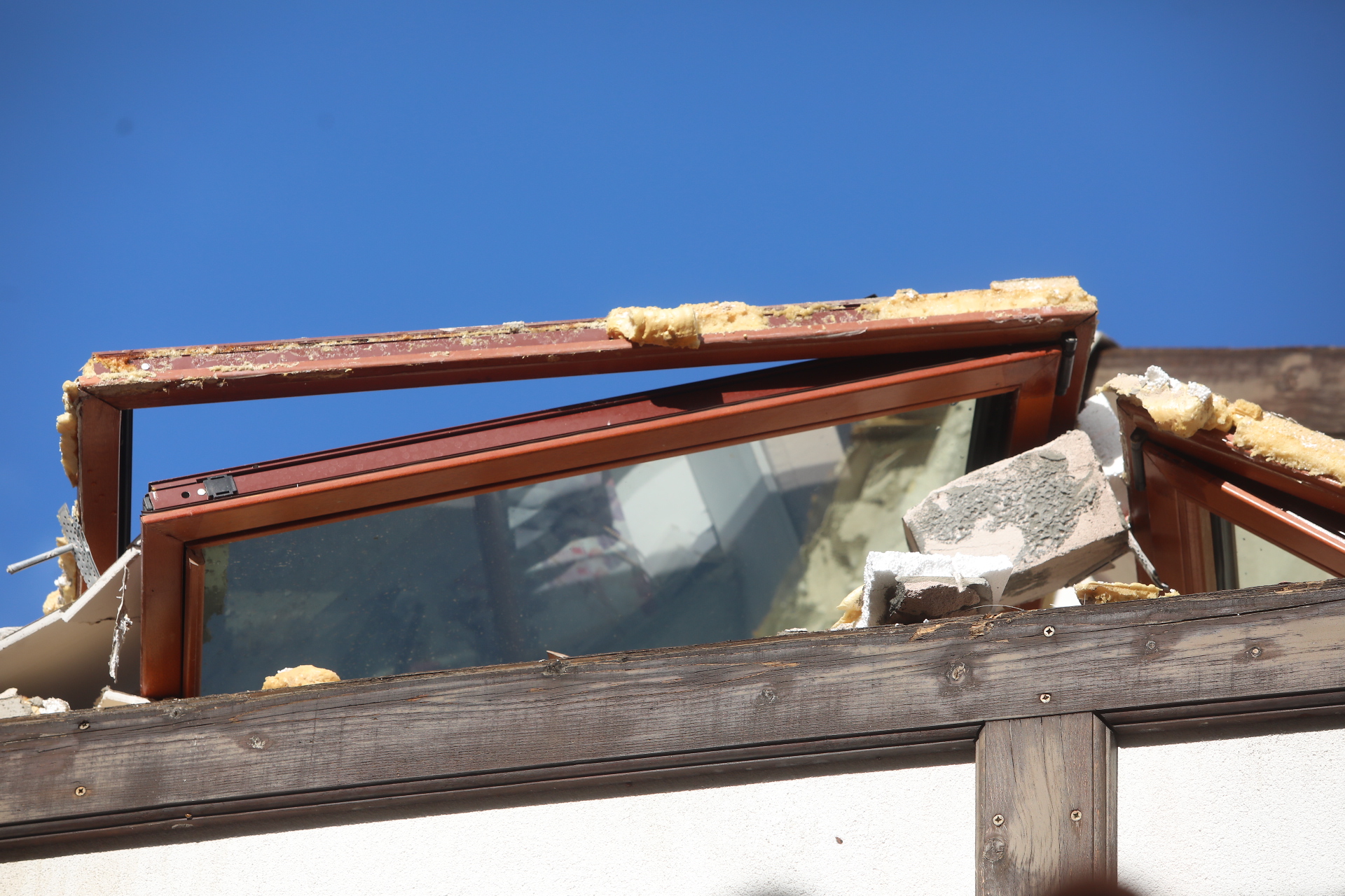 Срутиха напълно бившата резиденция на Ахмед Доган в "Бояна"